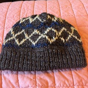 Sonoma Small mens/large boys knit winter hat Colors charcoal off white and navy.